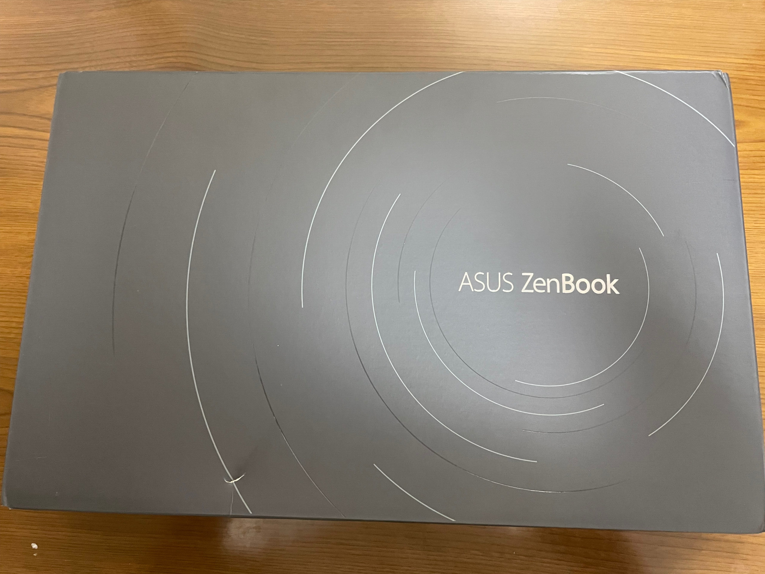 ZenBook 13 OLED UX325JAの箱